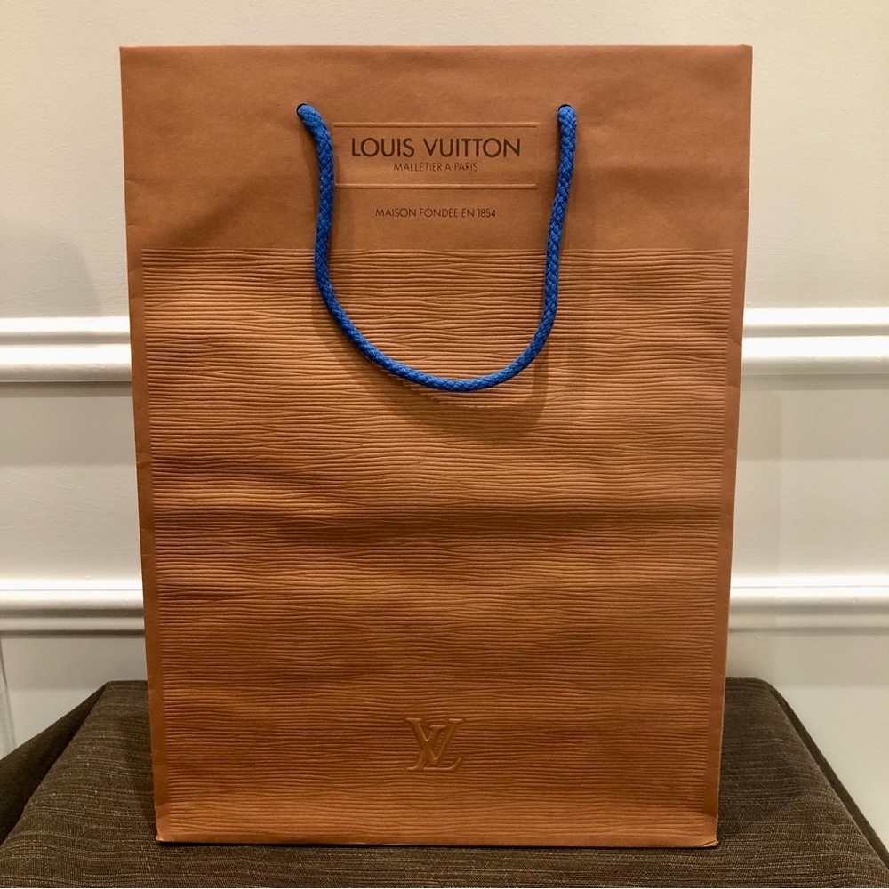 Authentic LOUIS VUITTON gift bag. Excellent condition.